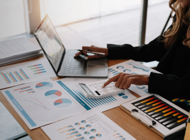 Mikor érdemes mikrogazdálkodói beszámolót választani, és hogyan kezelhető a devizanem-váltás? - Barts Gábor